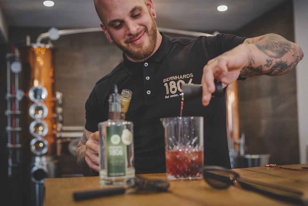 Cocktail-Handwerk in der Brennerei mit Bernhards 1806